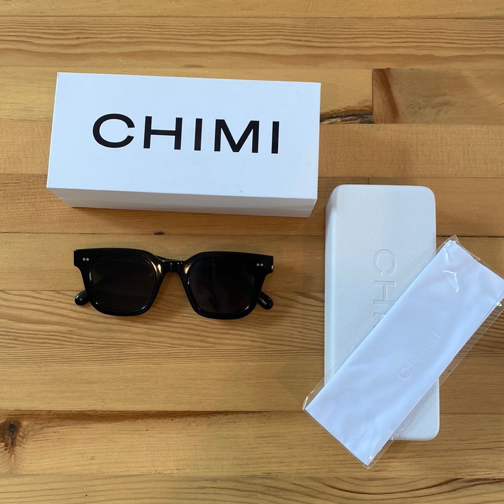 Chimi 04 Sunglasses - Like New!